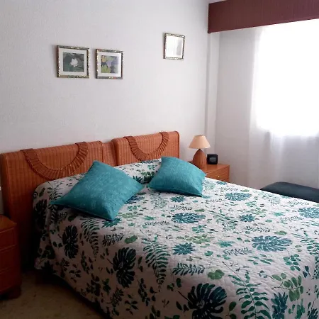 With 3 Bedrooms In Grau I Platja, With Wonderful City View, Shared Pool, Enclosed Garden - 200 M From The Beach Playa de Gandia