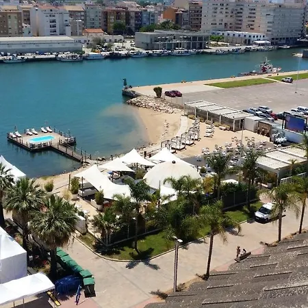 With 3 Bedrooms In Grau I Platja, With Wonderful City View, Shared Pool, Enclosed Garden - 200 M From The Beach * Playa de Gandia